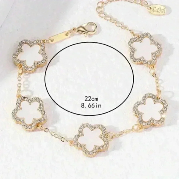 Elegant  Five-Leaf Clover Cubic Zirconia bracelet - Picture 3 of 4